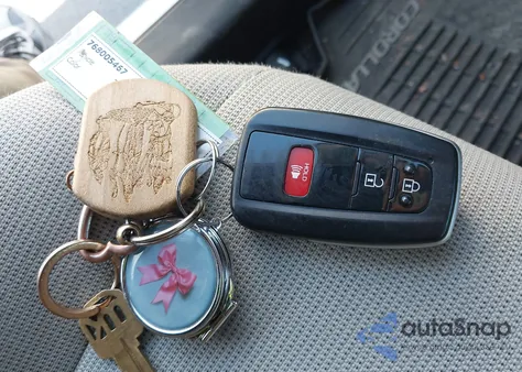 2021 Toyota Corolla Le z USA, uszkodzony, nr VIN JTDVPMAE4MJ121472